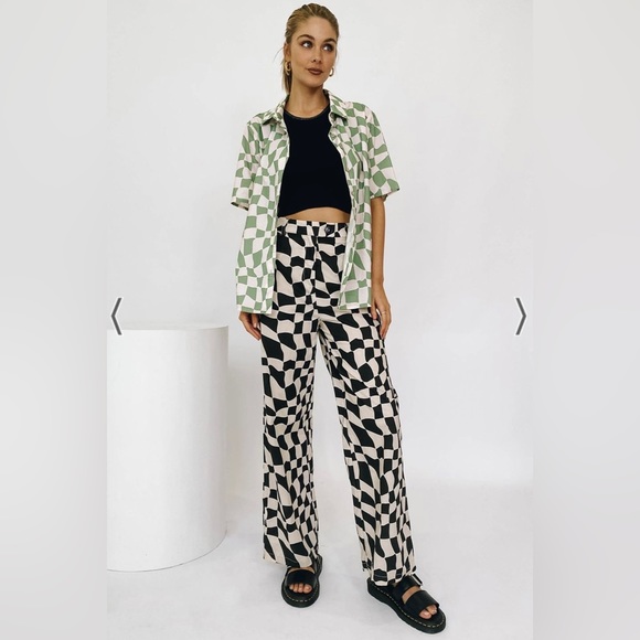 VRG GRL N.Y Heat Check Button Front Shirt // Green - Picture 6 of 7